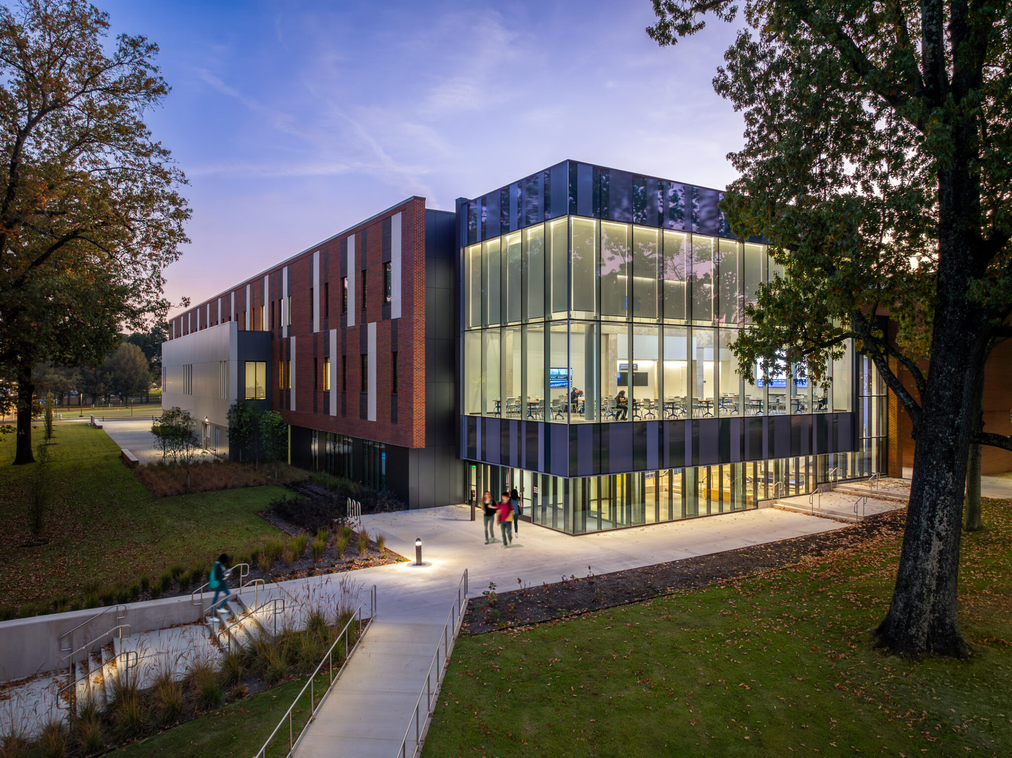 University of Memphis Edwards Research & Innovation Center - A2H